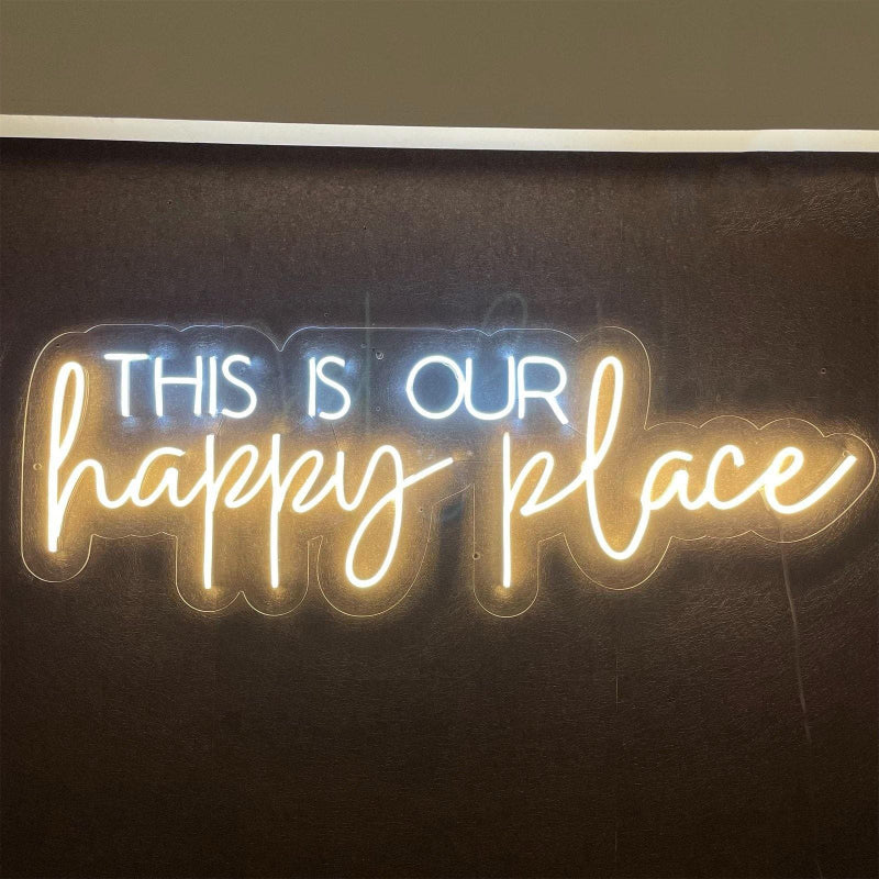 Dies ist die Leuchtreklame „Our Happy Place“.